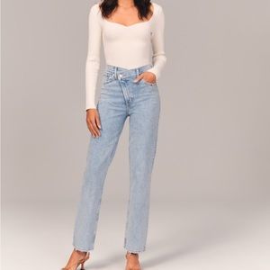 Abercrombie and Fitch 90’s Straight Ultra High Rise Cross Waist Band Size 26/2